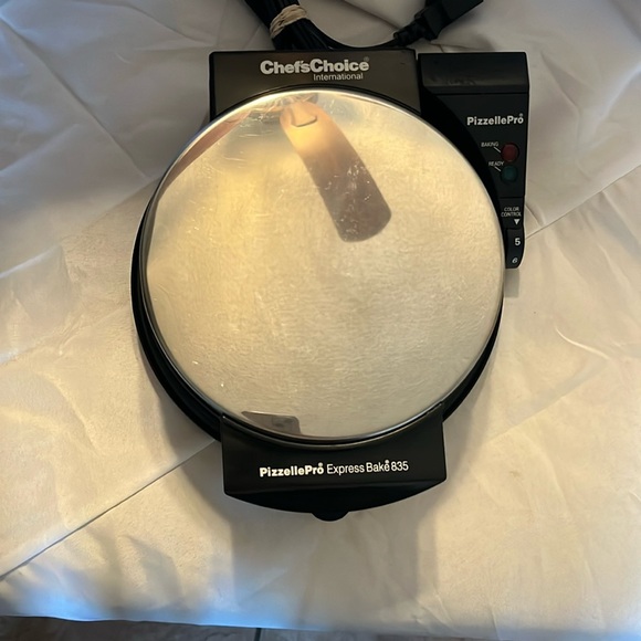 Chef’s Choice PizzellePro Express Bake 835 Pizzelle Waffle Maker - Picture 1 of 5